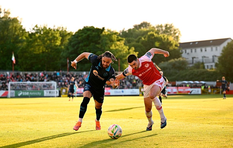 Chasing shadows: Milan Mbeng of Shelbourne, left, in action against Luke Turner of St Patrick's Athletic. Photo: Seb Daly/Sportsfile
