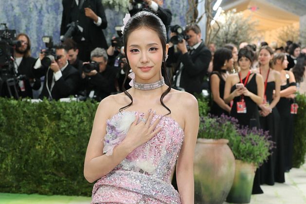 Irish Designer Jonathan Anderson triumphs at Met Gala dressing pop icons Jisoo Kim and Sabrina Carpenter