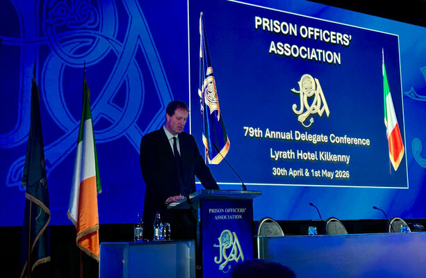 Frosty reception for Jim O'Callaghan as prison officers demand action on overcrowding - The Journal