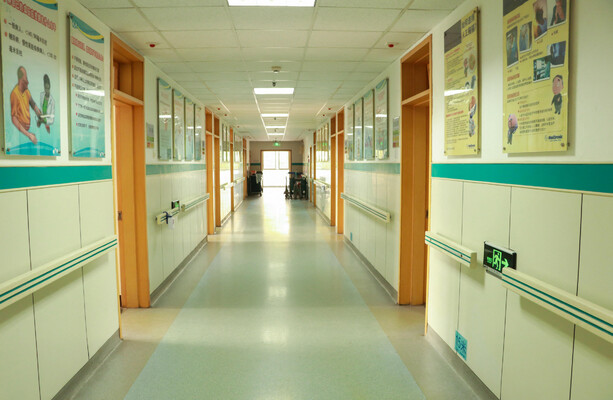 HSE to pause some recruitment as its overspend this year 'significantly worsens' to €250m