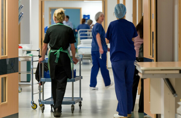 Health minister insists recruitment freeze won't hit frontline staff amid €250m HSE overspend - The Journal