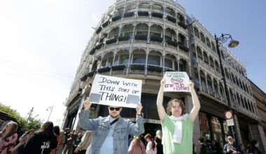 'Not what we want': Crowds protest against redesign of Stephen's Green Shopping Centre - The Journal