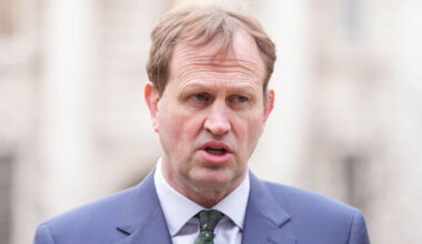 Minister mulling plan to offer payments to Ukrainian refugees who return home