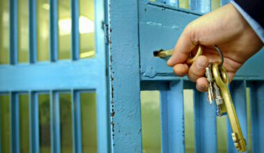 Nurse watched Midlands Prison inmate die in his cell because officers could not find the keys