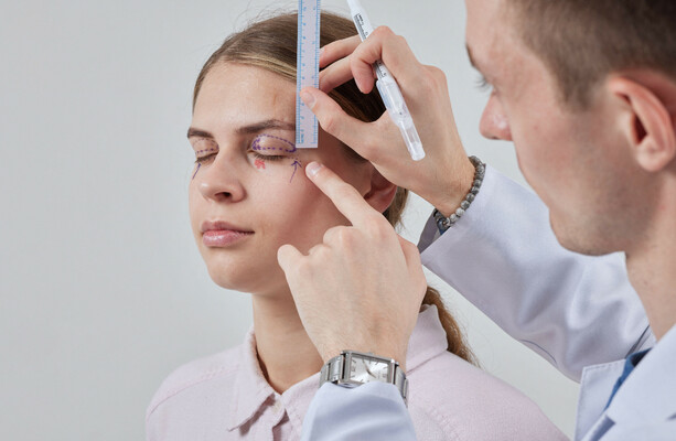 Imagine explaining to a Victorian child what we’re doing to our eyelids in 2026 in the name of beauty