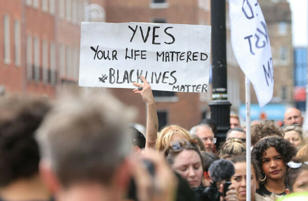 Yves Sakila's family call for postmortem report as large protest takes place outside Dáil - The Journal