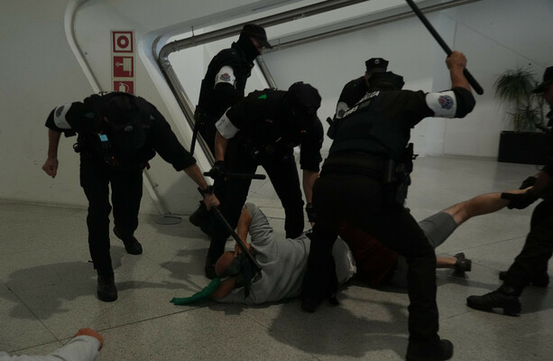 Police seen beating people at Spanish airport as Gaza activists return