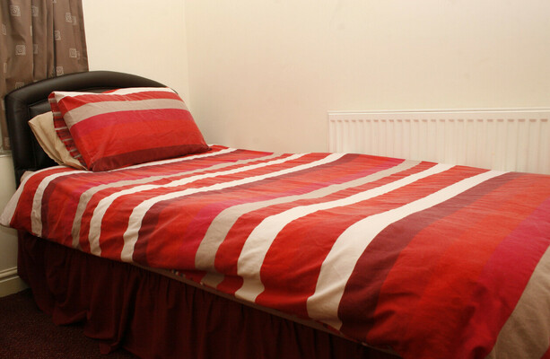 Homelessness: Record 17,548 people in emergency accommodation, including 5,604 children - The Journal