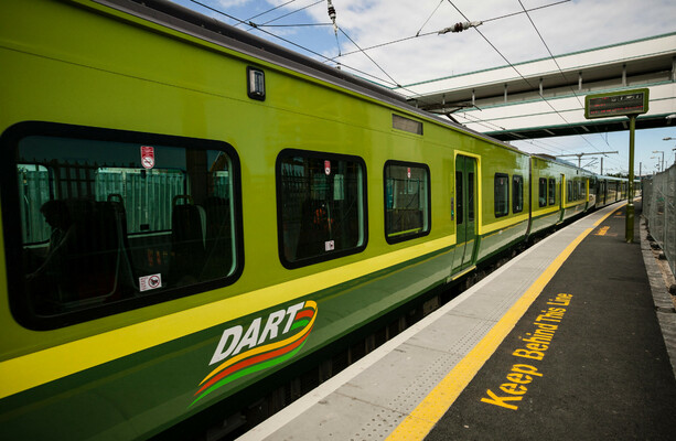 Irish Rail suspends Dart and other suburban network services due to 'major' signal fault - The Journal