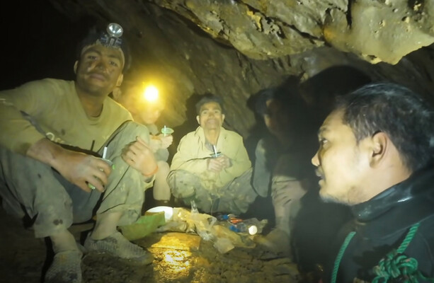 Rescuers free four men trapped in flooded Laos cave for 10 days - The Journal