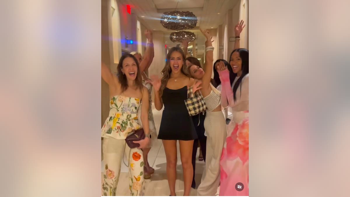 Jessica Alba posing with her pals