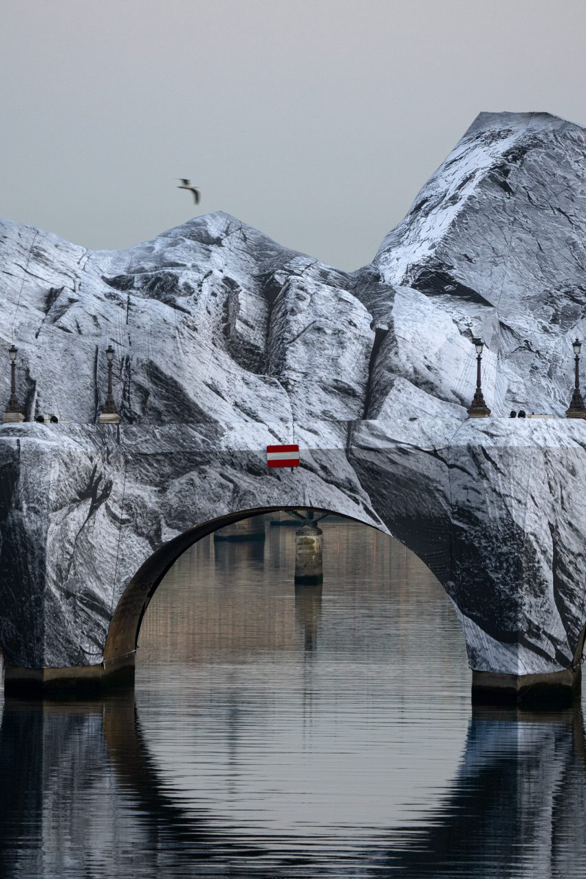 La Caverne du Pont Neuf by JR