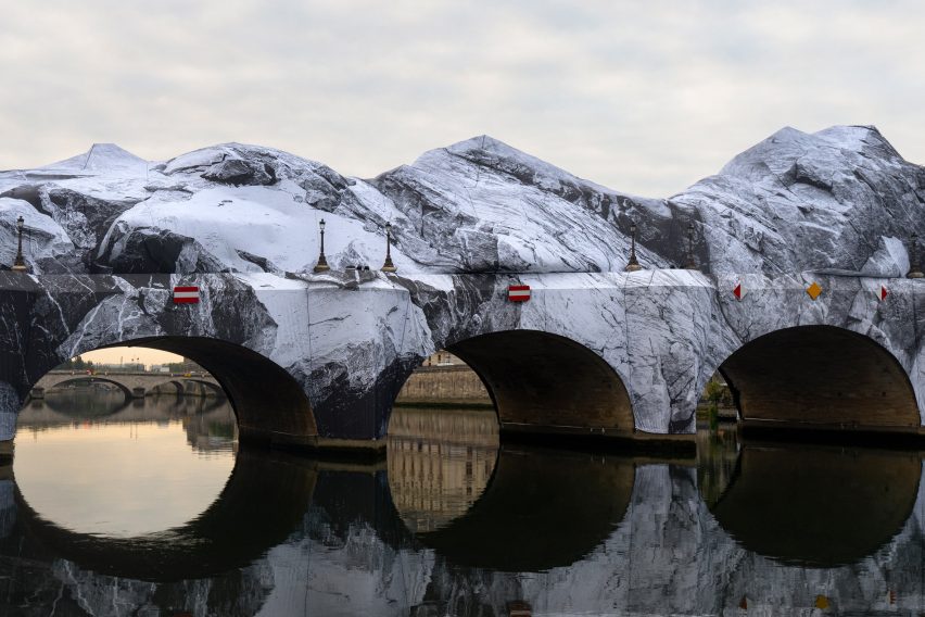Rock-like inflatable installation
