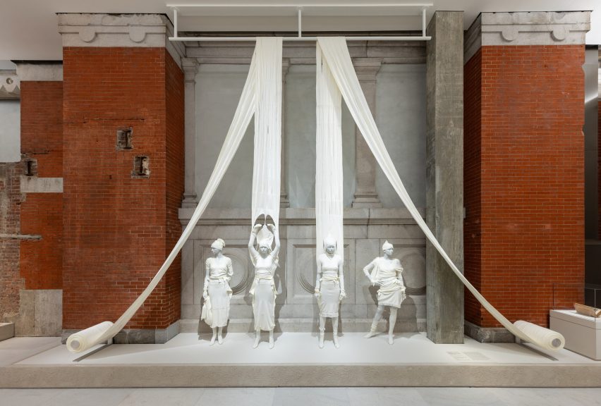 The Met Peterson Rich Costume Art view
