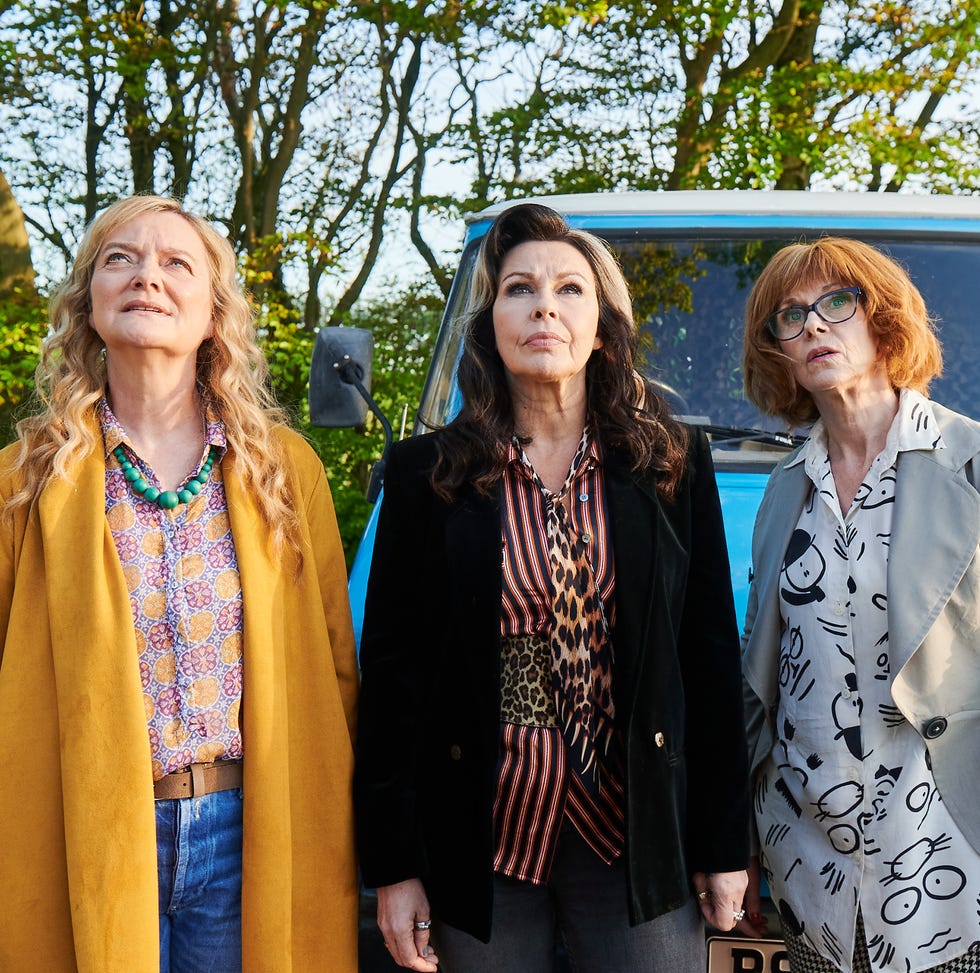 beth, cat and jane arrive to egde gallery.; modern art of murder queens of mystery _ season 2 photo credit: rob baker ashton/acorntv