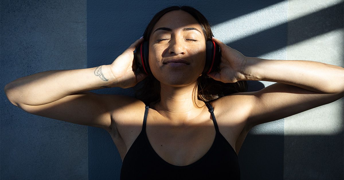 Pairing music with auditory beats may help ease symptoms