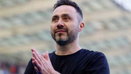 Roberto De Zerbi emotional as he claps Brighton fans
