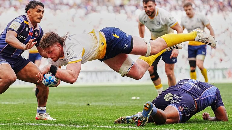 Leinster's Joe McCarthy dived over for a second-half try with Bordeaux down to 14 players