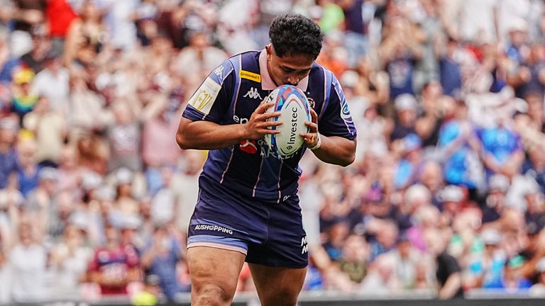 Yoram Moefana scored an intercept try in the final play of the first half as Leinster opted to play on