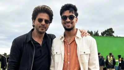 'King': Shah Rukh Khan ditches grey look, sports darker hair during South Africa schedule - PICS