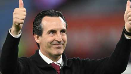 Aston Villa manager Unai Emery gives the thumbs-up
