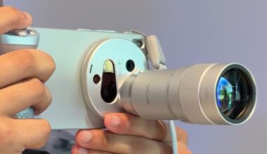 A person holding the X300 Ultra