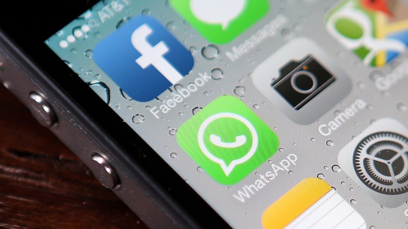 Meta ordered to give AI chatbots free access to WhatsApp