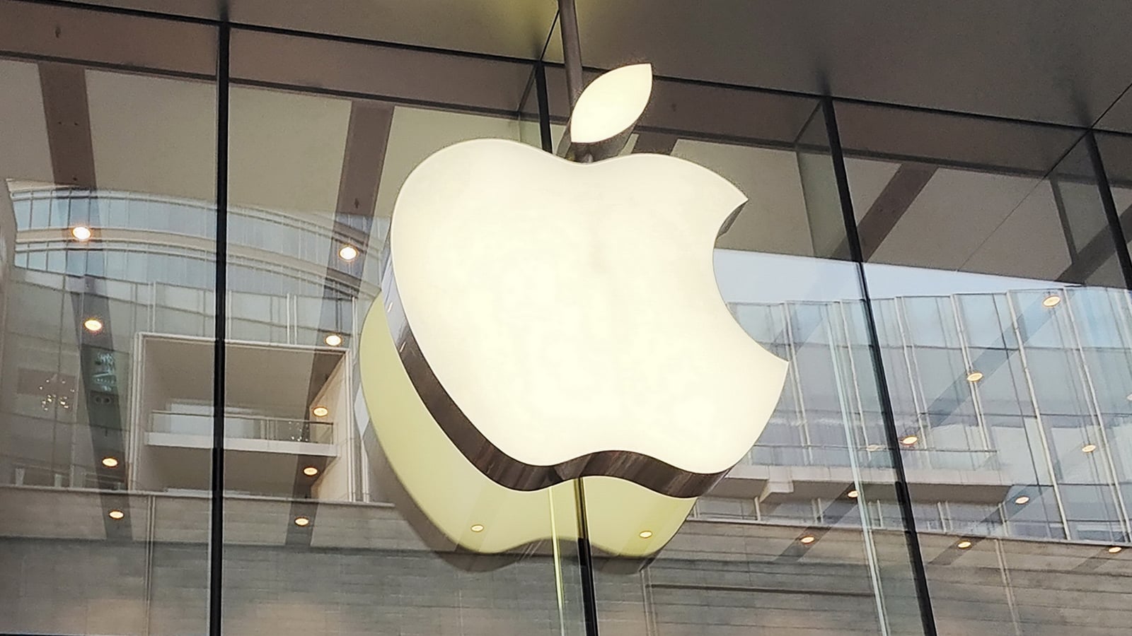 EU rejects Apple blame for delayed Siri AI rollout