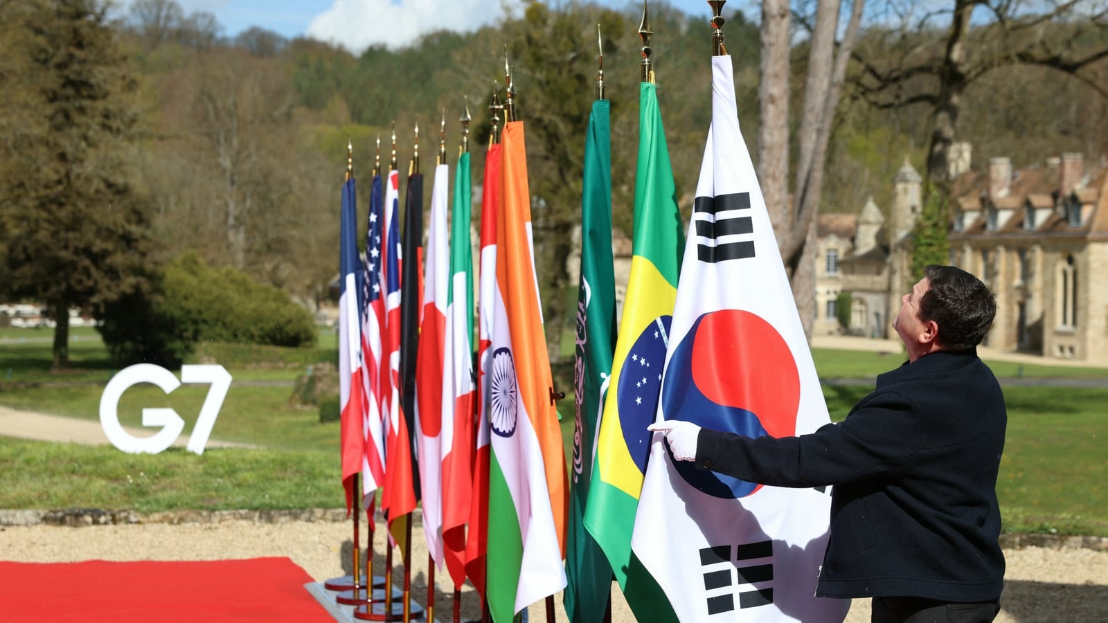 G7 leaders pledge to address global debt vulnerabilities