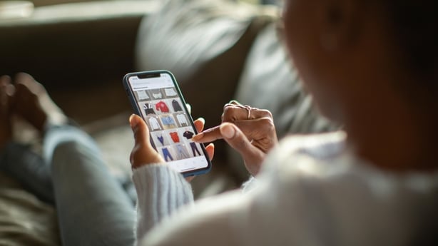woman online shopping