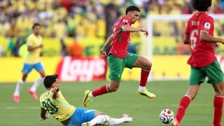 Brazil's midfielder #20 Lucas Paqueta and Morocco's midfielder #23 Bilal El Khannouss fight for the ball during the 2026 World Cup Group C football match between Brazil and Morocco at the New York/New Jersey Stadium in East Rutherford on June 13, 2026. (P