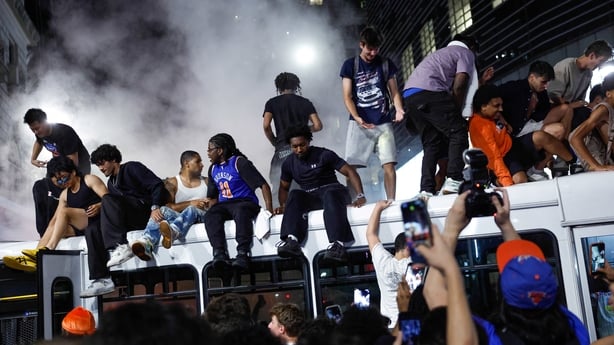 Police fire tear gas to remove Knicks fans from atop a bu