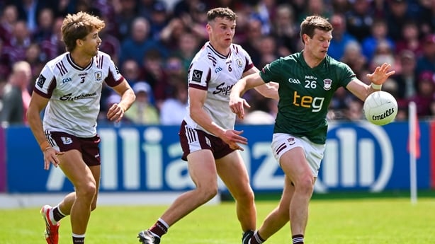 14 June 2026; John Heslin of Westmeath in action against John Daly, 6, and Cian Hernon of Galway during the GAA Football All-Ireland Senior Championship Round 2A match between Galway and Westmeath at Pearse Stadium in Salthill, Galway. Photo by Piaras Ó Mídheach/Sportsfile