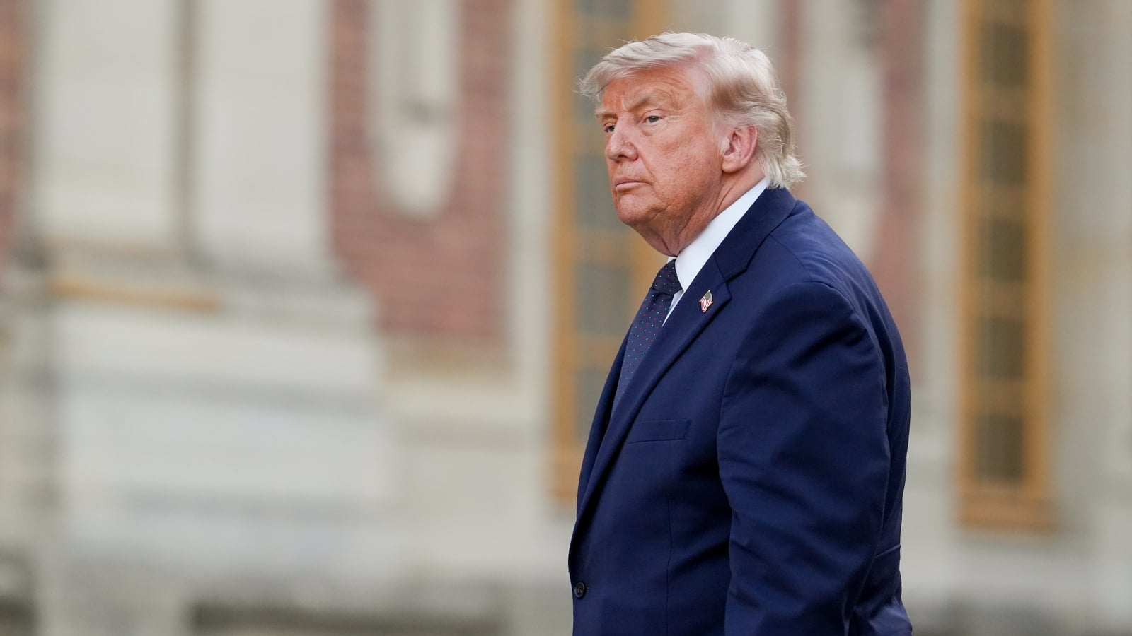US and Iranian leaders sign deal to end Middle East war