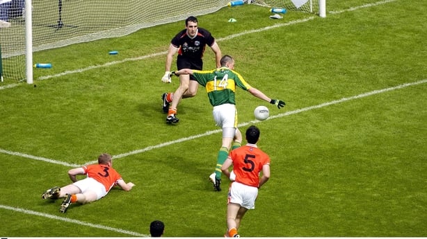 5 August 2006; Kieran Donaghy, Kerry, shoots past the Armagh goalkeeper Paul Hearty to score his side's second goal, Bank of Ireland All-Ireland Senior Football Championship Quarter-Final, Armagh v Kerry, Croke Park, Dublin. Picture credit; Ray McManus / SPORTSFILE