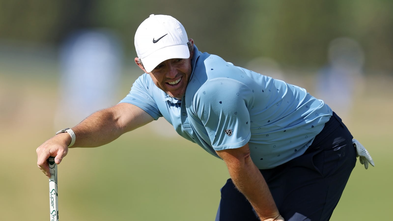 McIlroy's hopes gone as Clark glides around Shinnecock