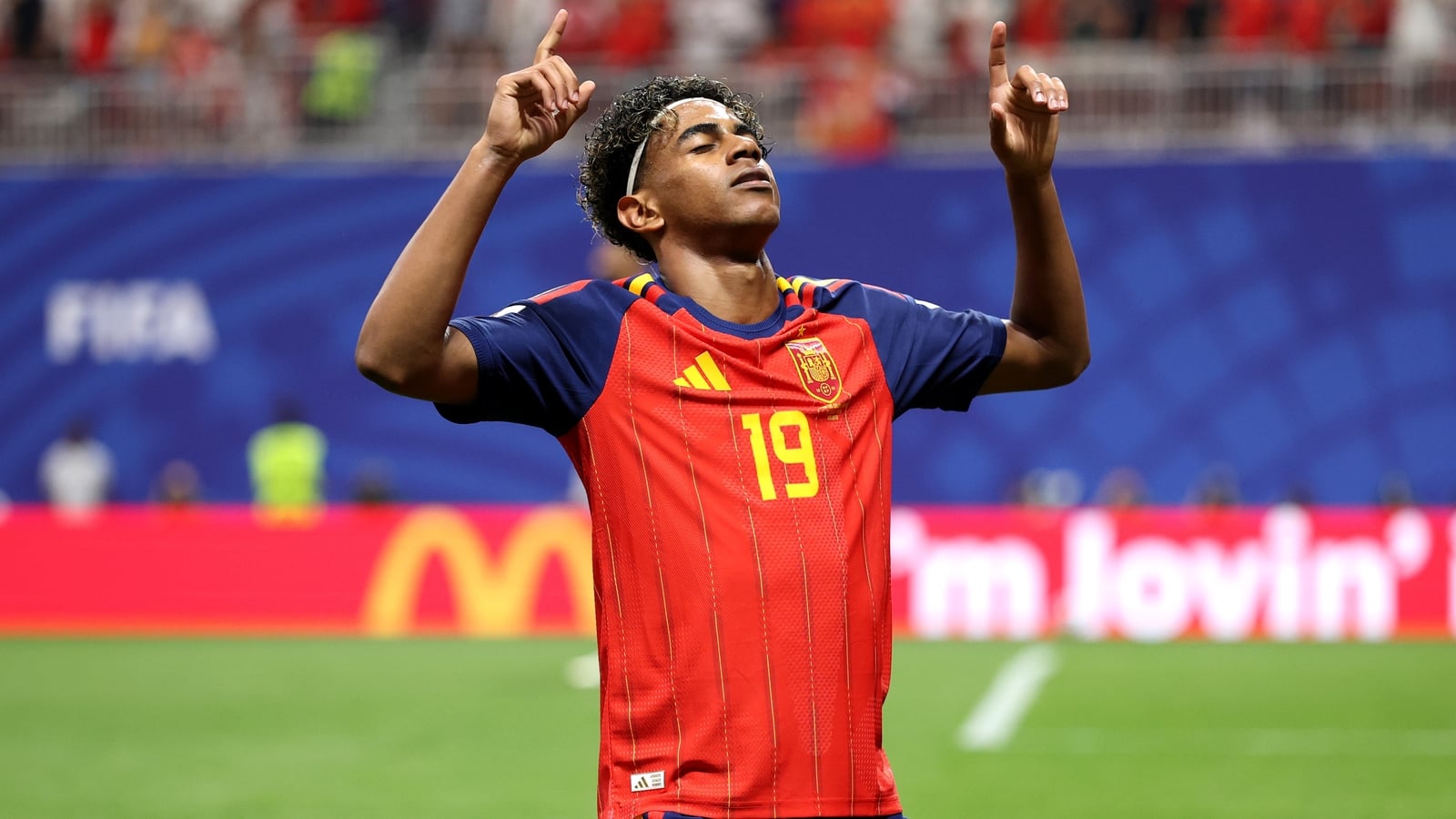 Spain back on track after sauntering past Saudis