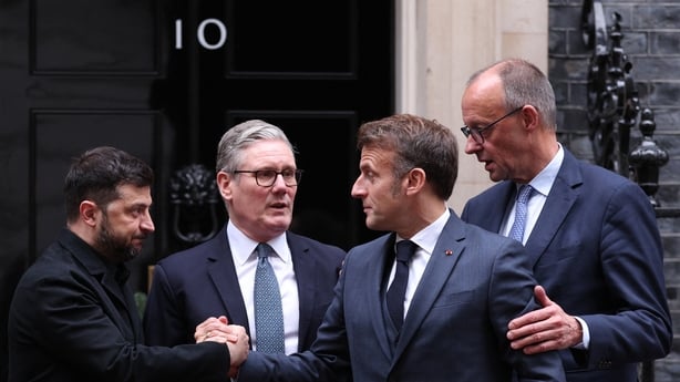 (L-R) Ukraine's President Volodymyr Zelensky, Britain's Prime Minister Keir Starmer, France's President Emmanuel Macron and Germany's Chancellor Friedrich Merz chat on the 10 Downing Street doorstep after a meeting in central London on December 8, 2025. (Photo by Adrian DENNIS / POOL / AFP)