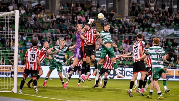 Derry City goalkeeper Eddie Beach punches clear during the SSE Airtricity Men's Premier Division match between Shamrock Rovers and Derry City at Tallaght Stadium in Dublin. Photo by Stephen McCarthy/Sportsfile
