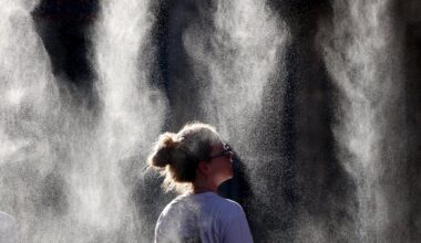 Deaths and thousands without power in European heatwave