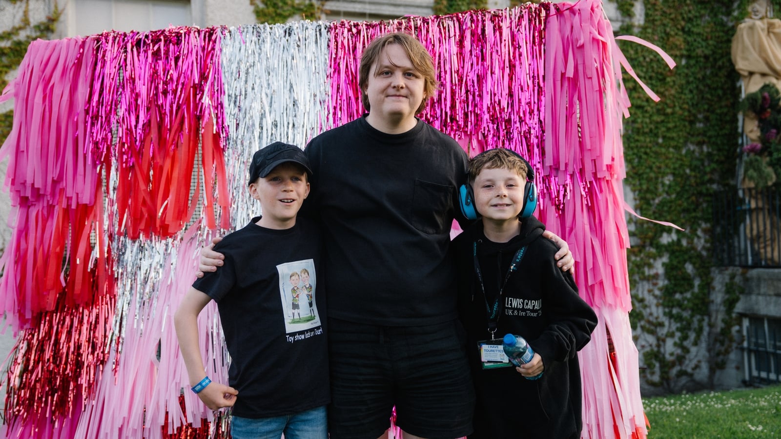 Lewis Capaldi meets Toy Show boys at Dublin gig
