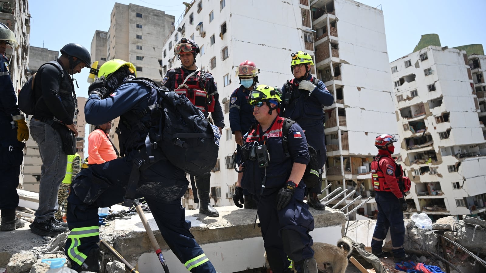 Venezuela quakes kill nearly 1,000, over 50,000 missing