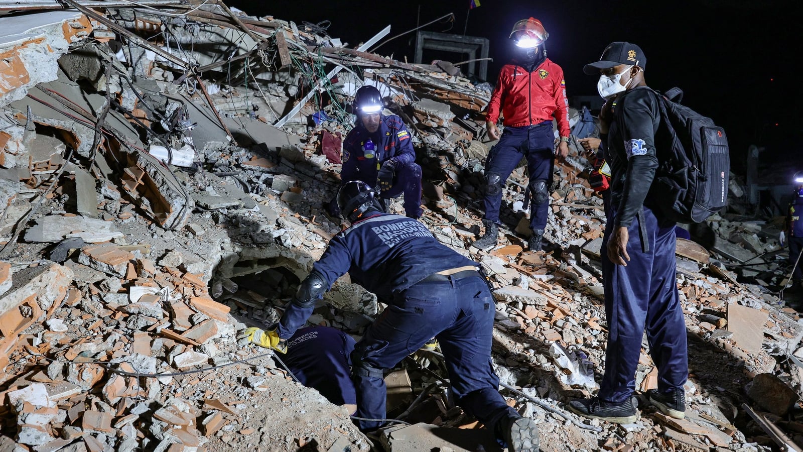 Venezuela quakes kill 1,400 amid race to find survivors