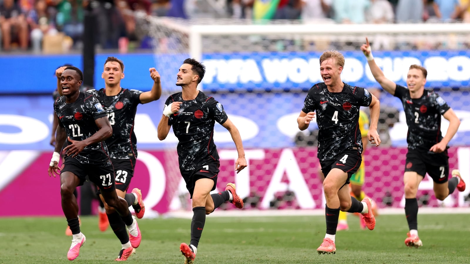 Eustaquio's late strike sends Canada through