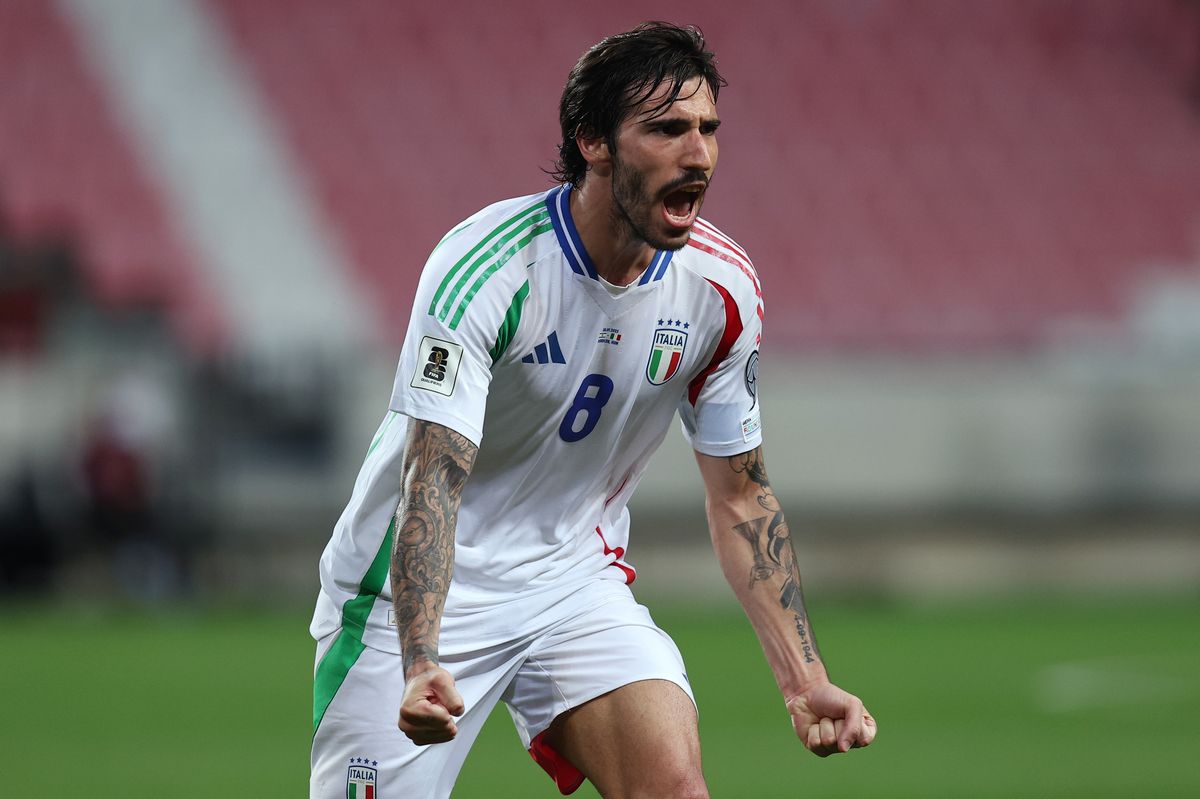 Sandro Tonali of Italy celebrates his goal during the FIFA World Cup 2026 qualifier match between Israel and Italy at Nagyerdei Stadion on September 08, 2025 in Debrecen, Hungary