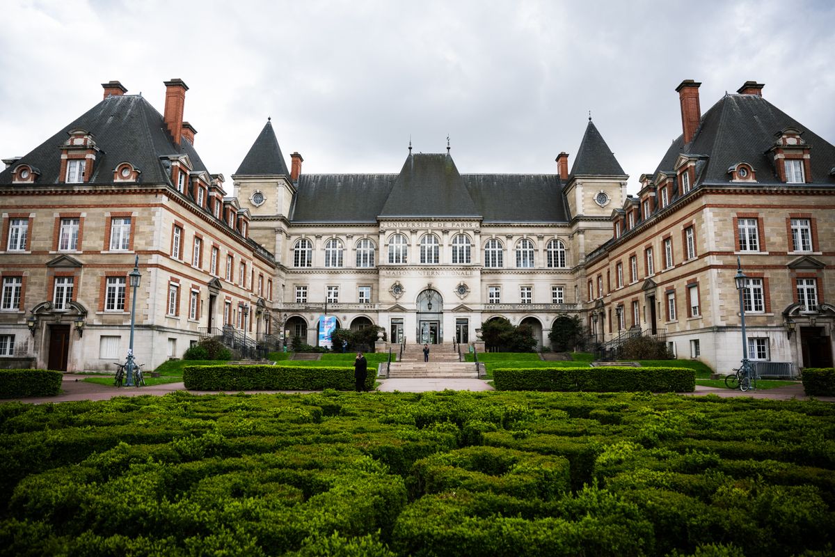 The Cité Internationale Universitaire de Paris welcomes more than 12,000 students from around the world each year.