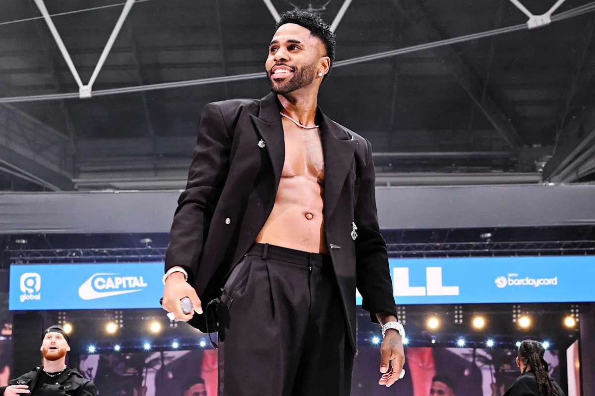 Jason Derulo falls down stairs — for real this time — during concert performance