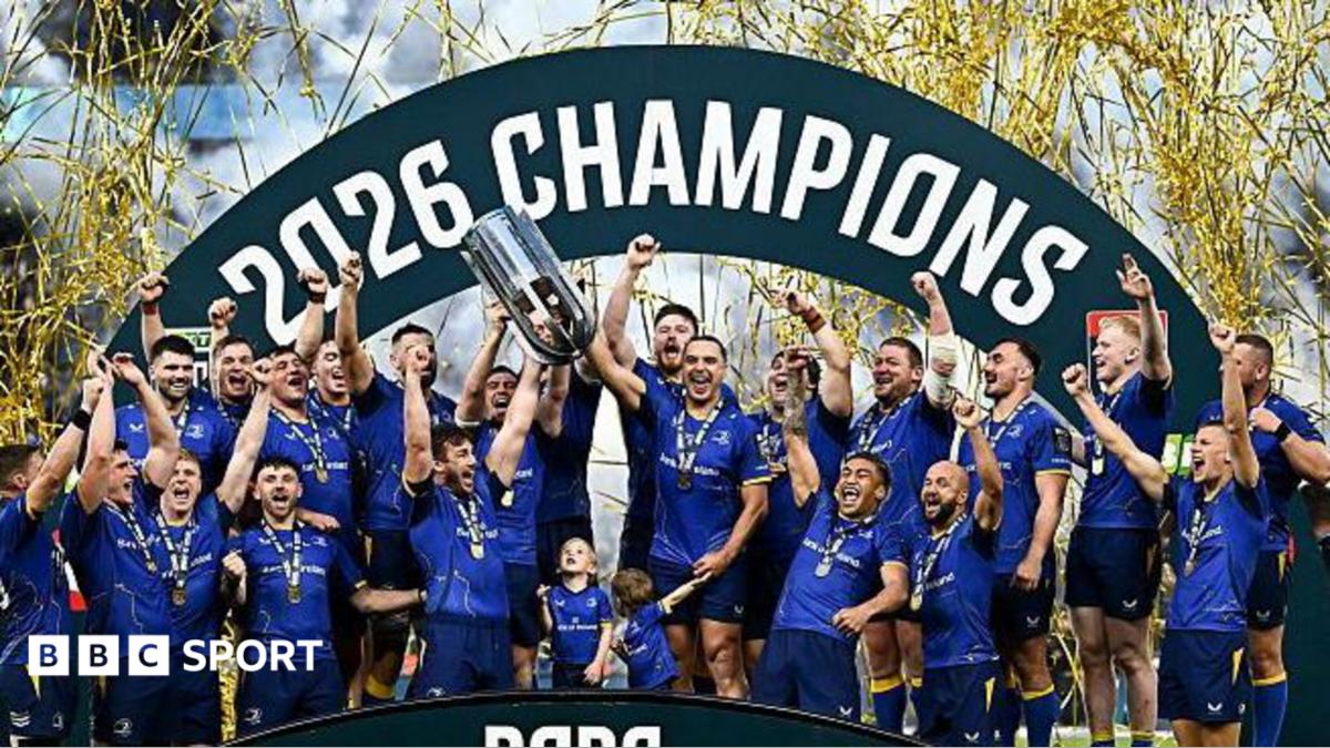 Leinster celebrate after receiving the URC trophy