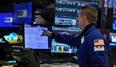 Treasury yields flat as investors monitor inflation data, Iran latest