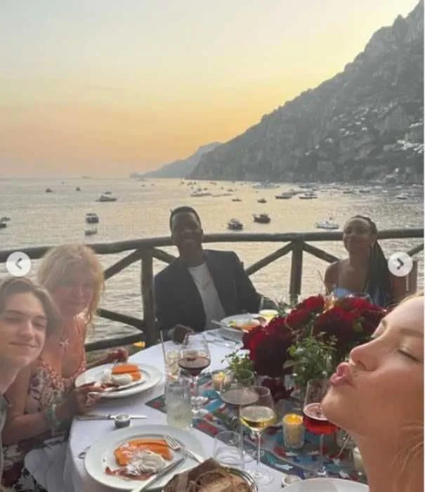 goldie hawn vacation photo